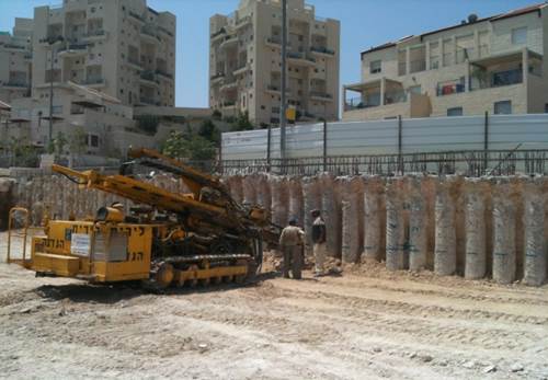 עיגון לקיר כלונסאות